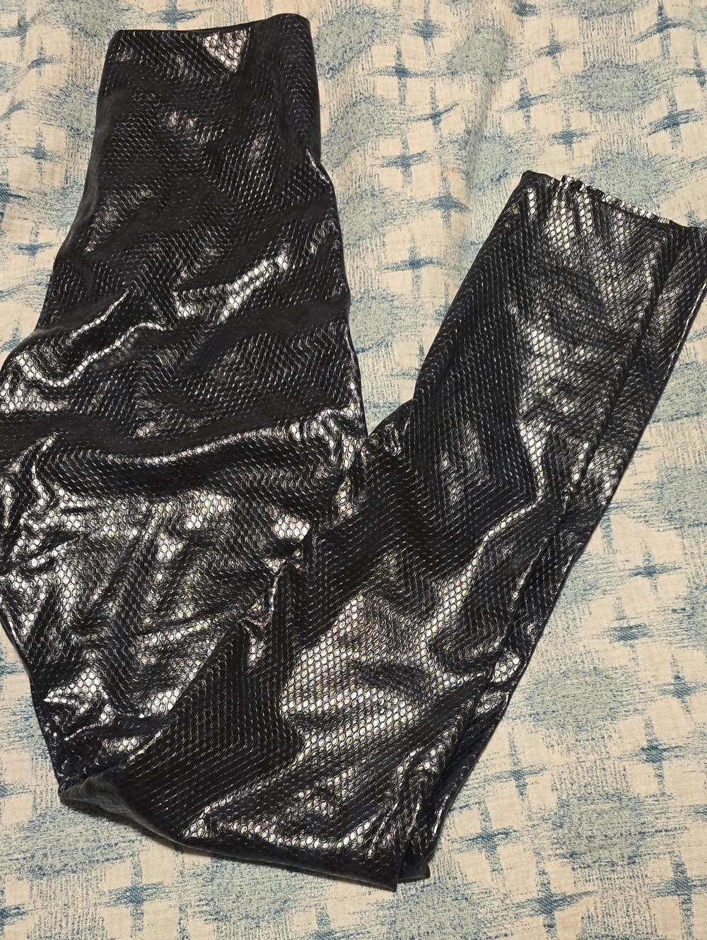 Commando Shimmery Black And Blue Metallic Leggings